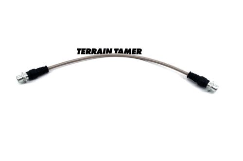 Terrain Tamer Fonott fékcső hátsó alváztól a differenciál házig (Braided Brake Hose Rear Chassis To Diff Housing) Toyota Landcruiser VDJ 76 78 79 2016->