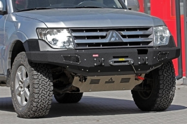 More4x4 Steel Front Bumper for Mitsubishi Pajero V80